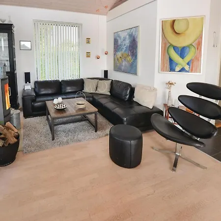 Three Bedroom Holiday In Broager