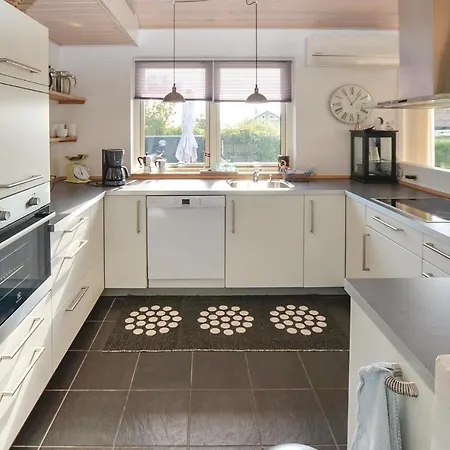Three Bedroom Holiday In *